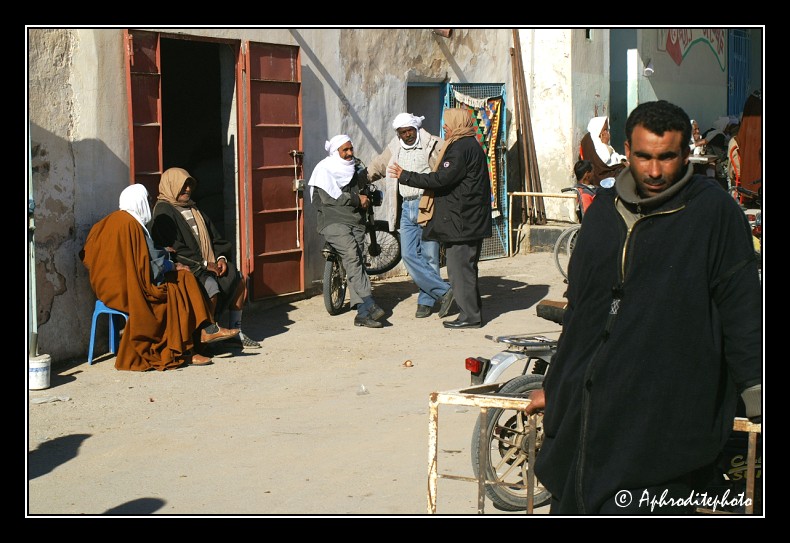 162 Douz, palabres au coin de rue